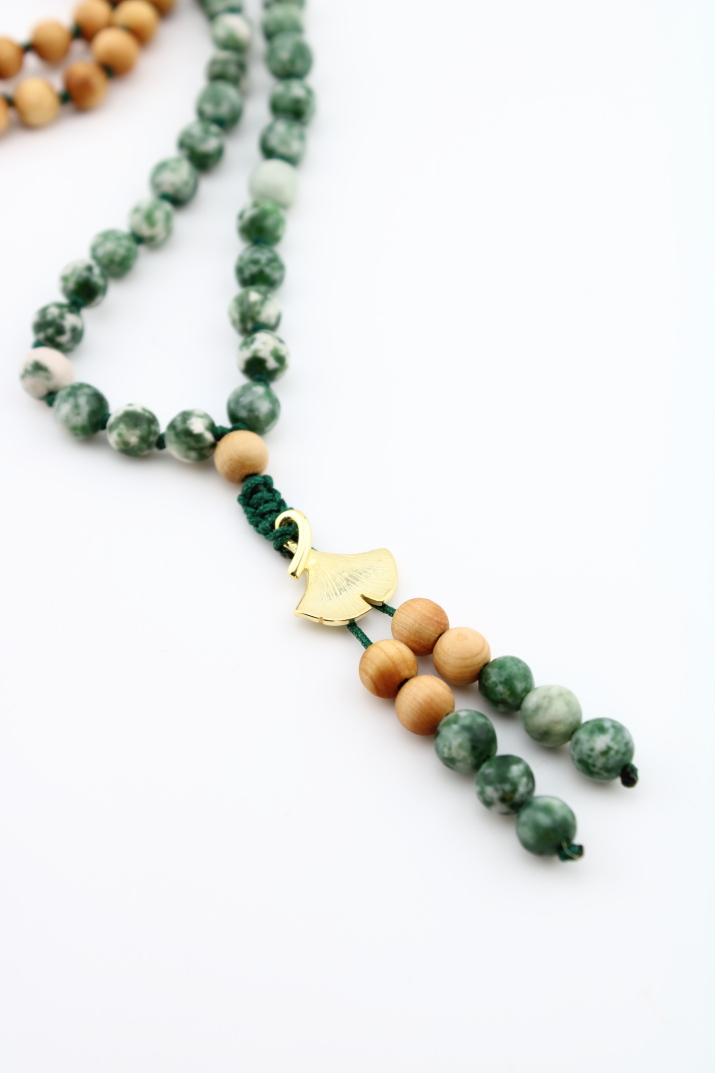 Ginko-Blatt mit Perlenschnüren und Guru-Perle
